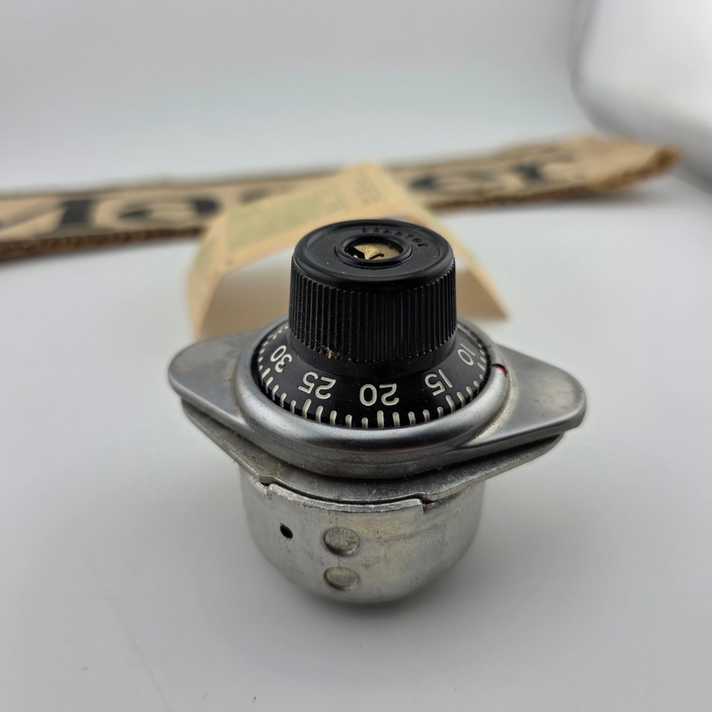 Master Lock 1654 Built In Combination Locker Lock With Combo Pre Owned - Picture 4 of 7